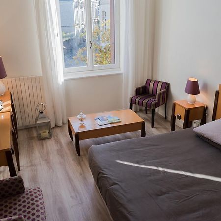Logis Hotel Saint-Roch Pleumartin ภายนอก รูปภาพ