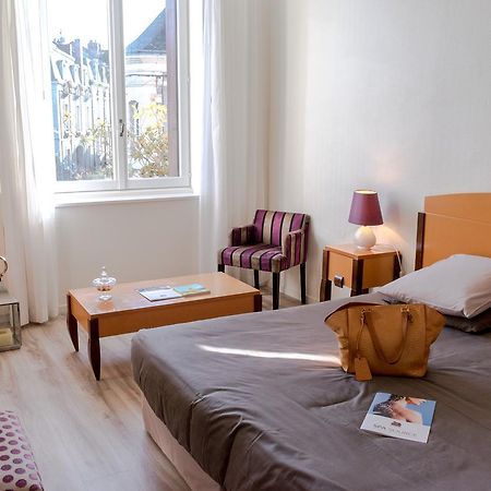Logis Hotel Saint-Roch Pleumartin ภายนอก รูปภาพ