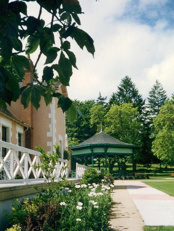 Logis Hotel Saint-Roch Pleumartin ภายนอก รูปภาพ