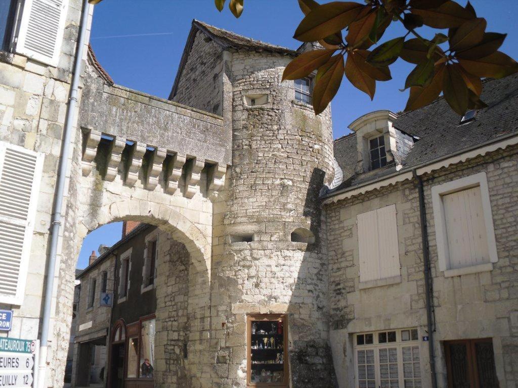 Logis Hotel Saint-Roch Pleumartin ภายนอก รูปภาพ