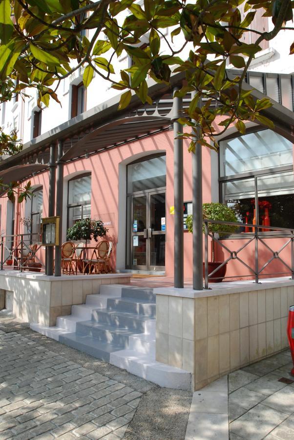Logis Hotel Saint-Roch Pleumartin ภายนอก รูปภาพ
