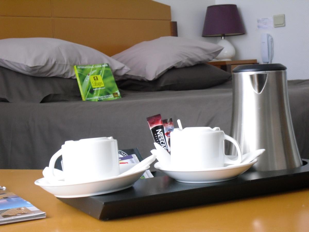 Logis Hotel Saint-Roch Pleumartin ภายนอก รูปภาพ