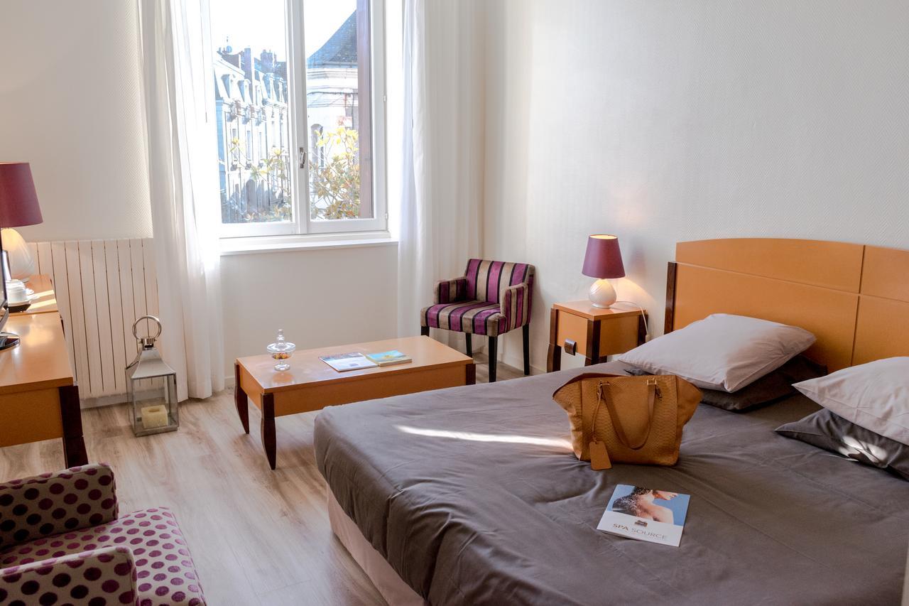 Logis Hotel Saint-Roch Pleumartin ภายนอก รูปภาพ