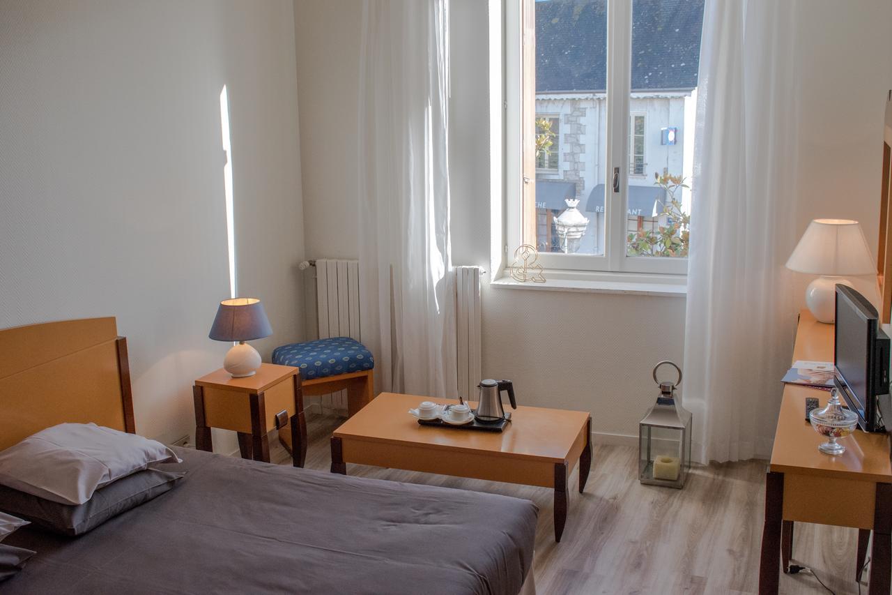 Logis Hotel Saint-Roch Pleumartin ภายนอก รูปภาพ