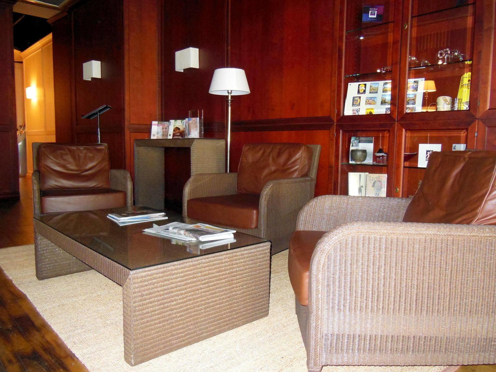 Logis Hotel Saint-Roch Pleumartin ภายนอก รูปภาพ