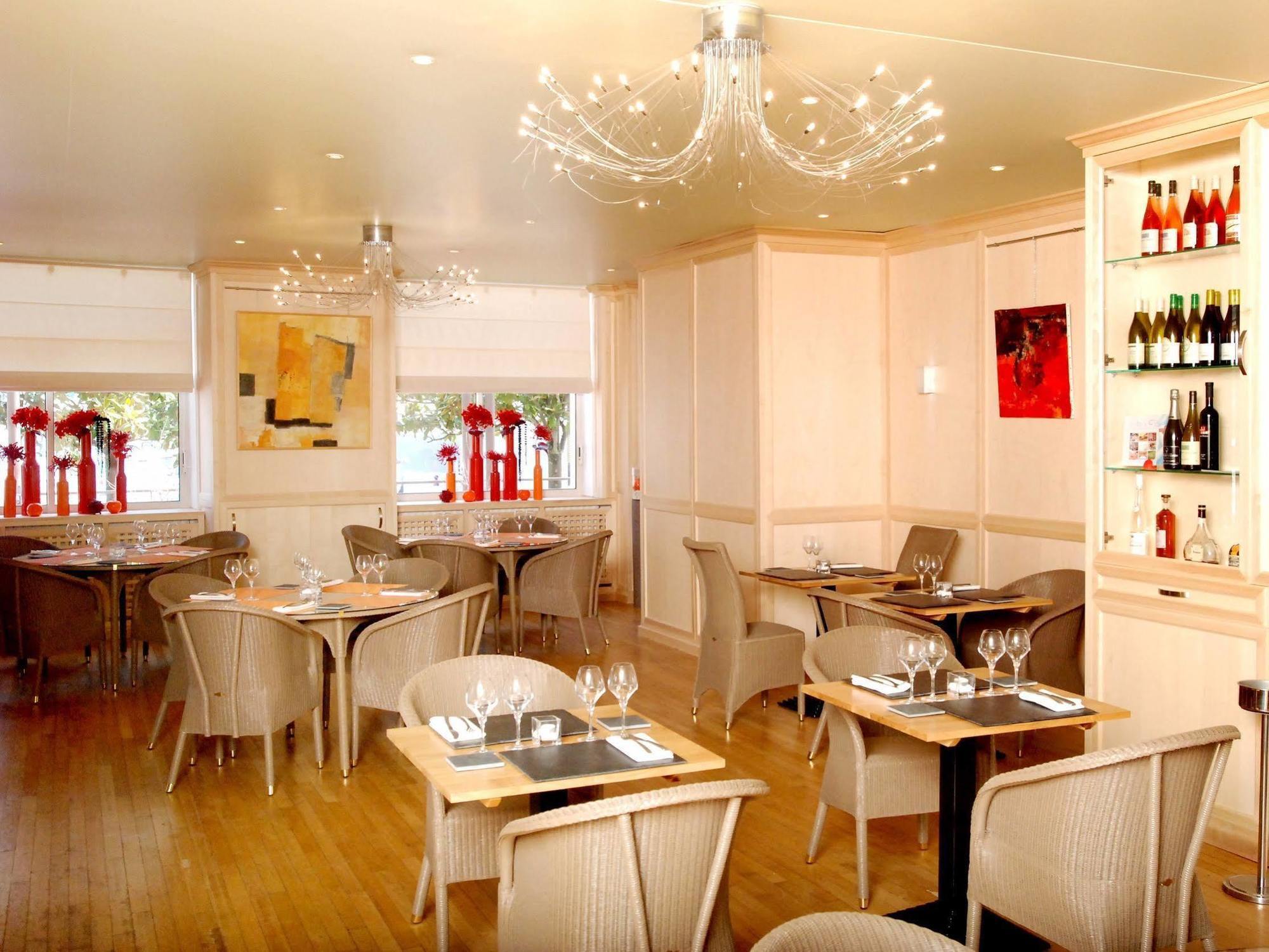 Logis Hotel Saint-Roch Pleumartin ภายนอก รูปภาพ