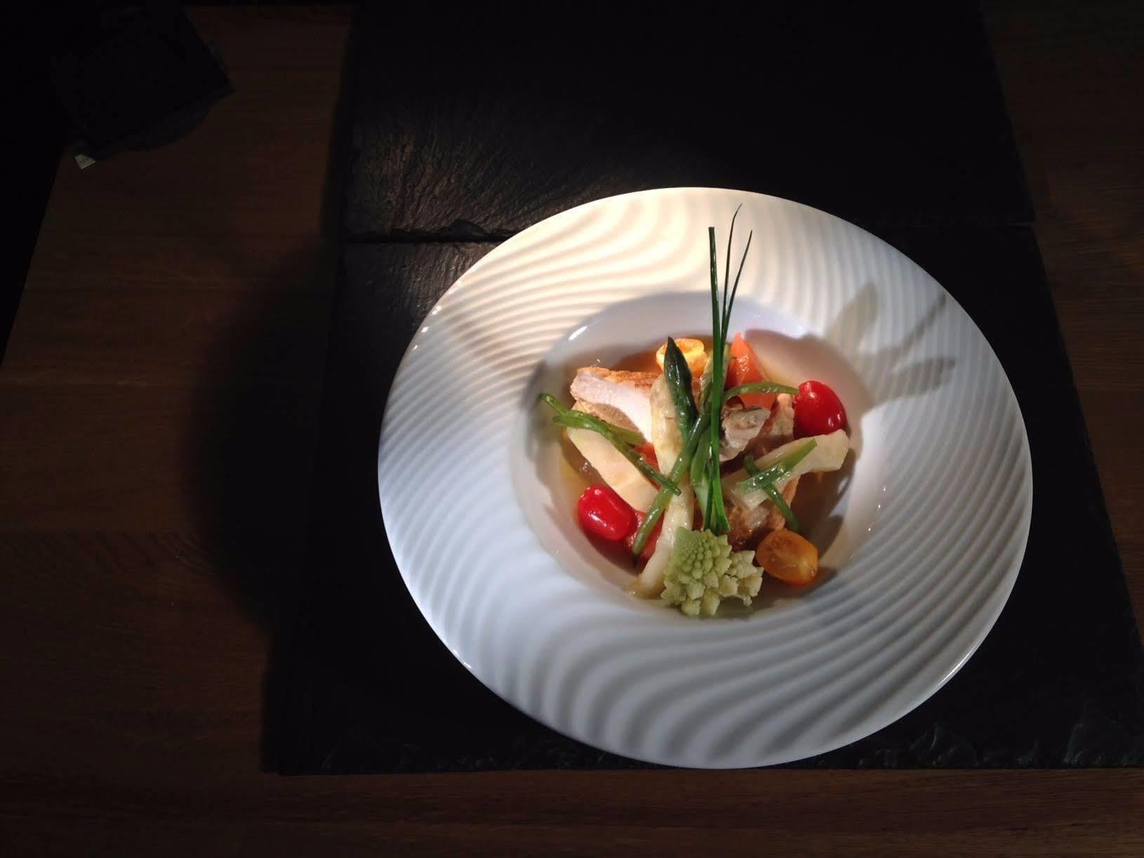 Logis Hotel Saint-Roch Pleumartin ภายนอก รูปภาพ