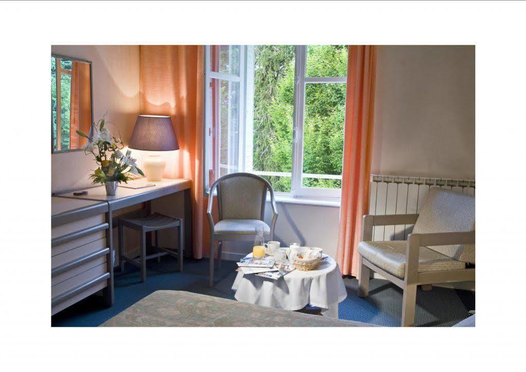 Logis Hotel Saint-Roch Pleumartin ภายนอก รูปภาพ